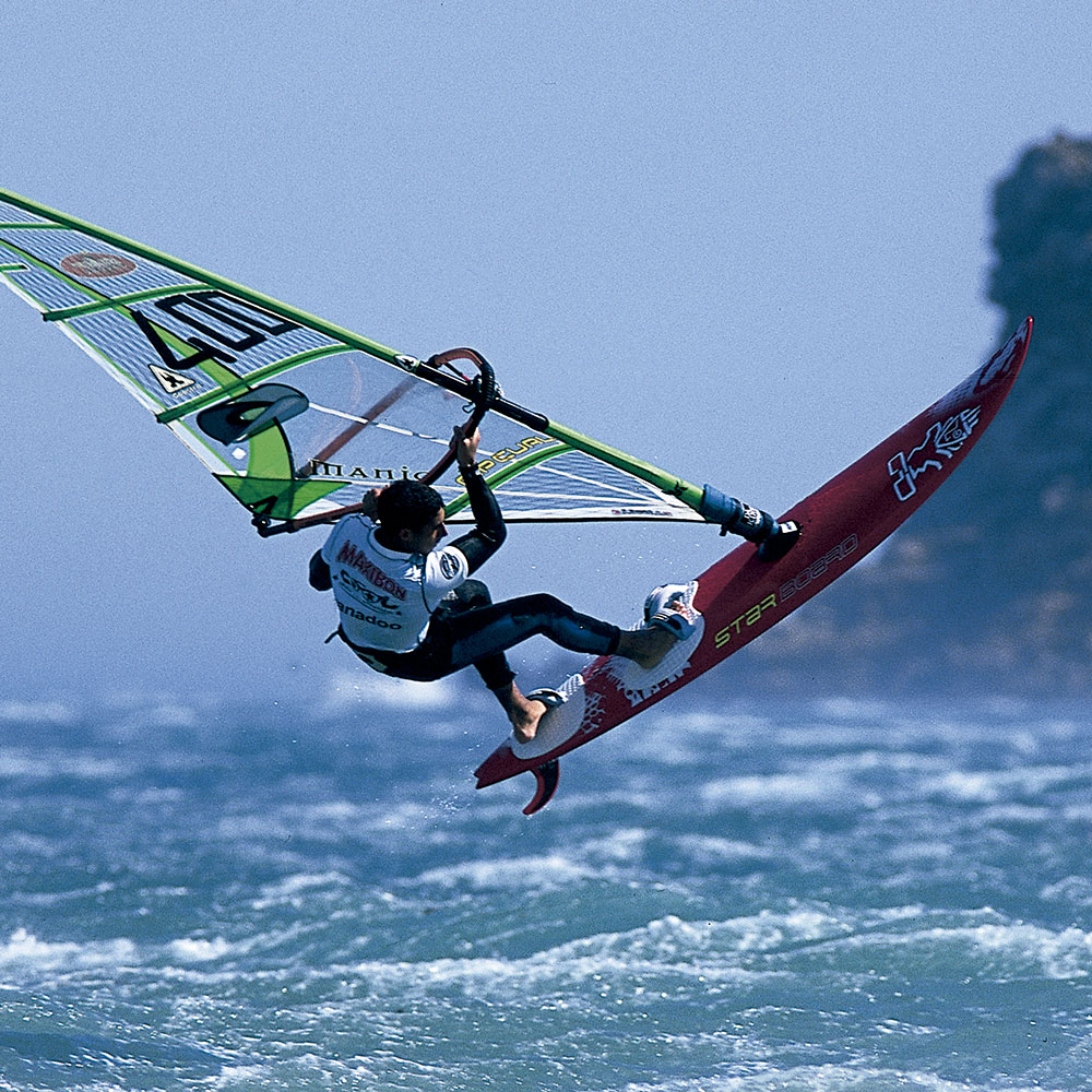 deportes acuáticos en la costa, surf